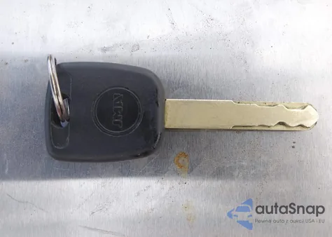 2010 Honda Fit z USA, uszkodzony, nr VIN JHMGE8H25AS024609